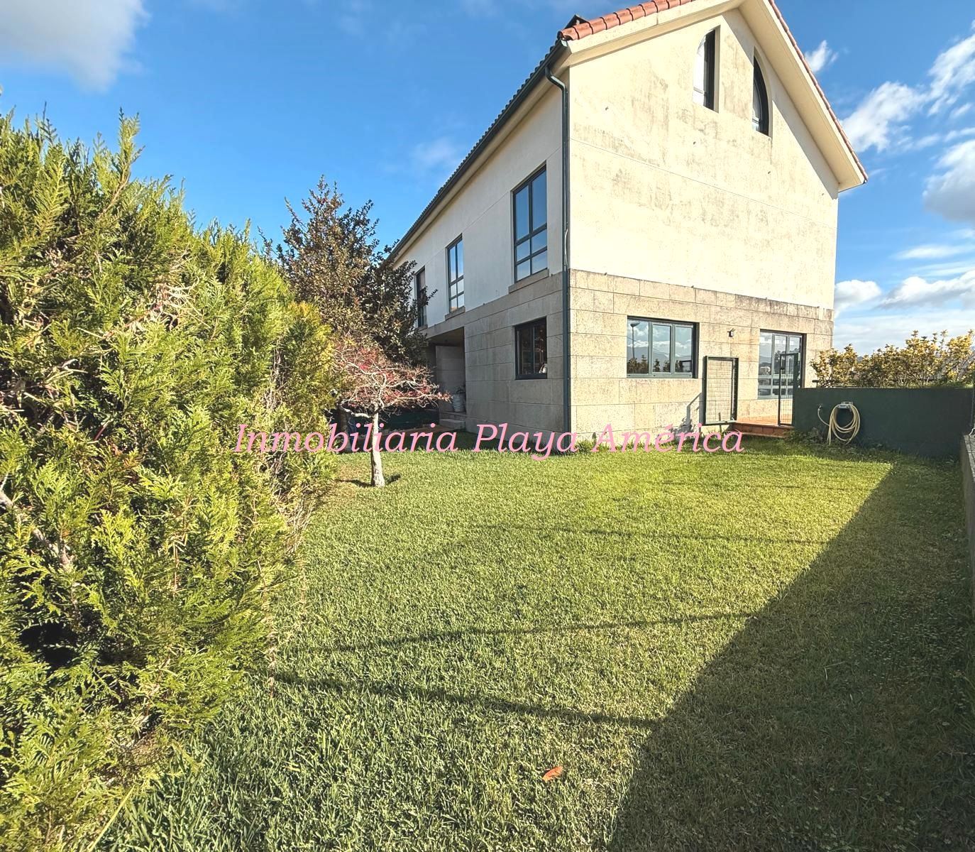 Jardí de Casa adosada en venda en Nigrán amb Calefacció, Jardí privat i Terrassa