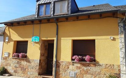 Vista exterior de Casa o xalet en venda en Ponferrada amb Terrassa