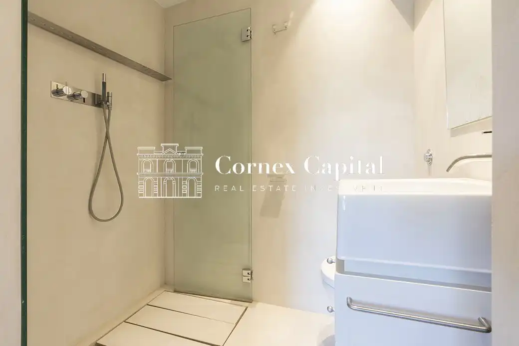 Baño de Casa adosada en venta en Barcelona con Aire acondicionado, Calefacción y Jardín privado