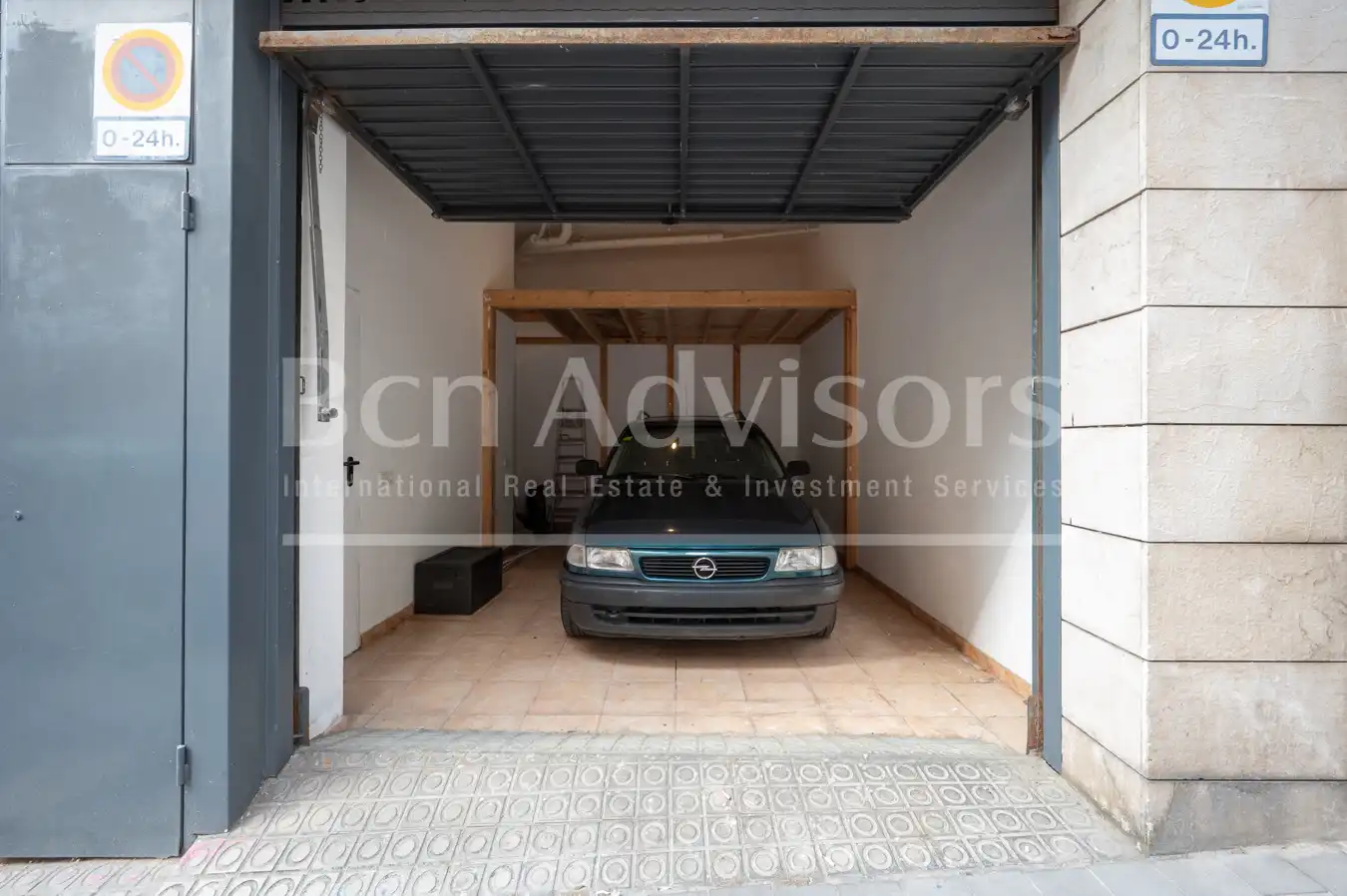 Aparcament de Casa o xalet en venda en Barcelona amb Aire condicionat, Parquet i Terrassa