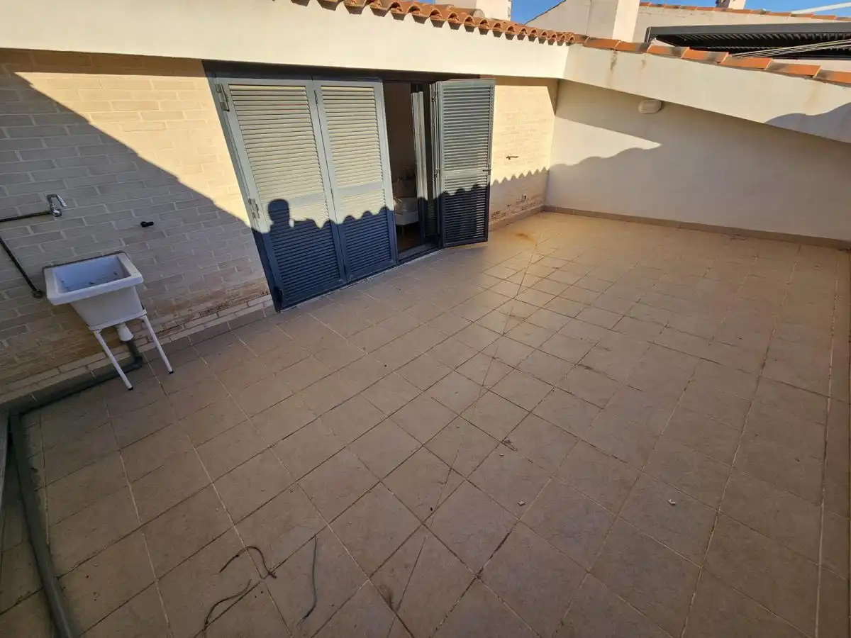 Dachboden zur Miete in Almenara, Ciutat del Transport - La Salera