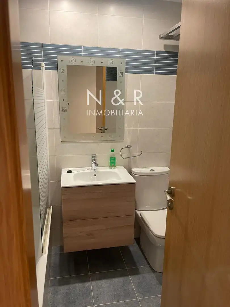 Bathroom of Flat for rent in Santiago de Compostela   with Heating, Terrace and Furnished