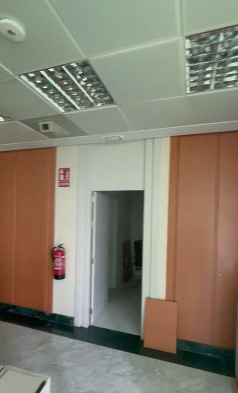 Premises for sale in  Sevilla Capital
