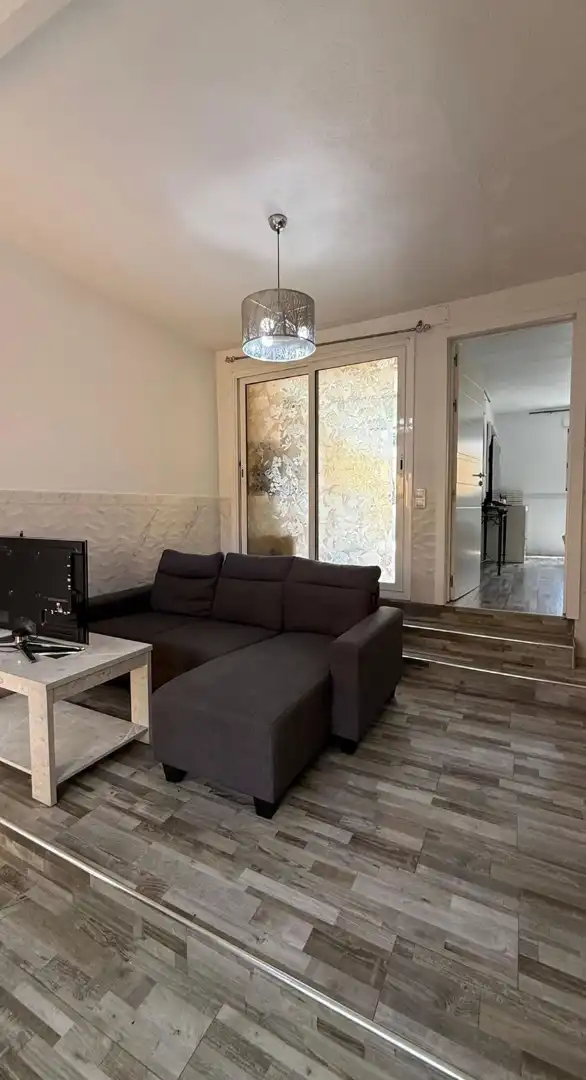 Sala d'estar de Casa adosada en venda en Cornellà de Llobregat amb Aire condicionat, Calefacció i Terrassa