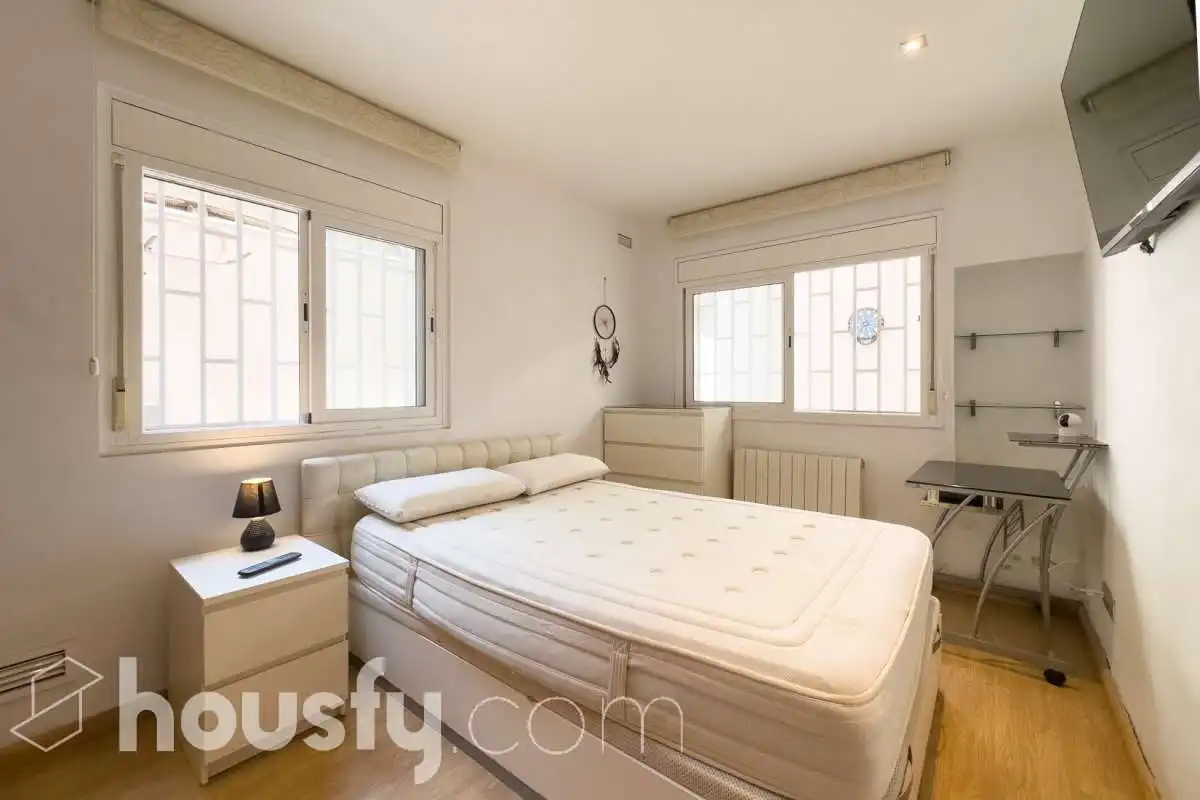 Schlafzimmer von Erdgeschoss zum Verkauf in Barcelona mit Klimaanlage, Heizung und Privatgarten