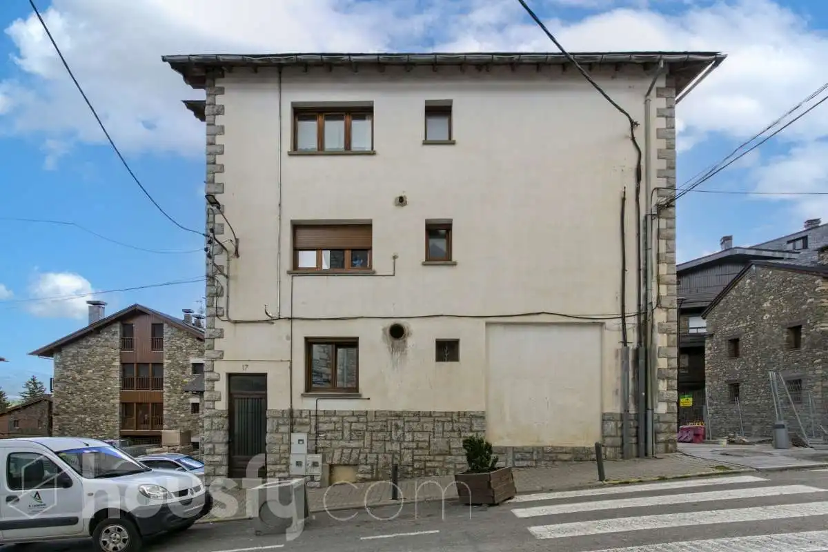 Exterior view of Flat for sale in Alp  with Air Conditioner, Heating and Terrace