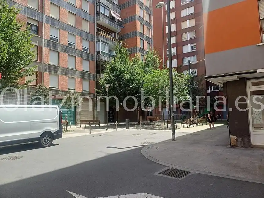 Vista exterior de Pis en venda en Erandio amb Calefacció, Terrassa i Traster