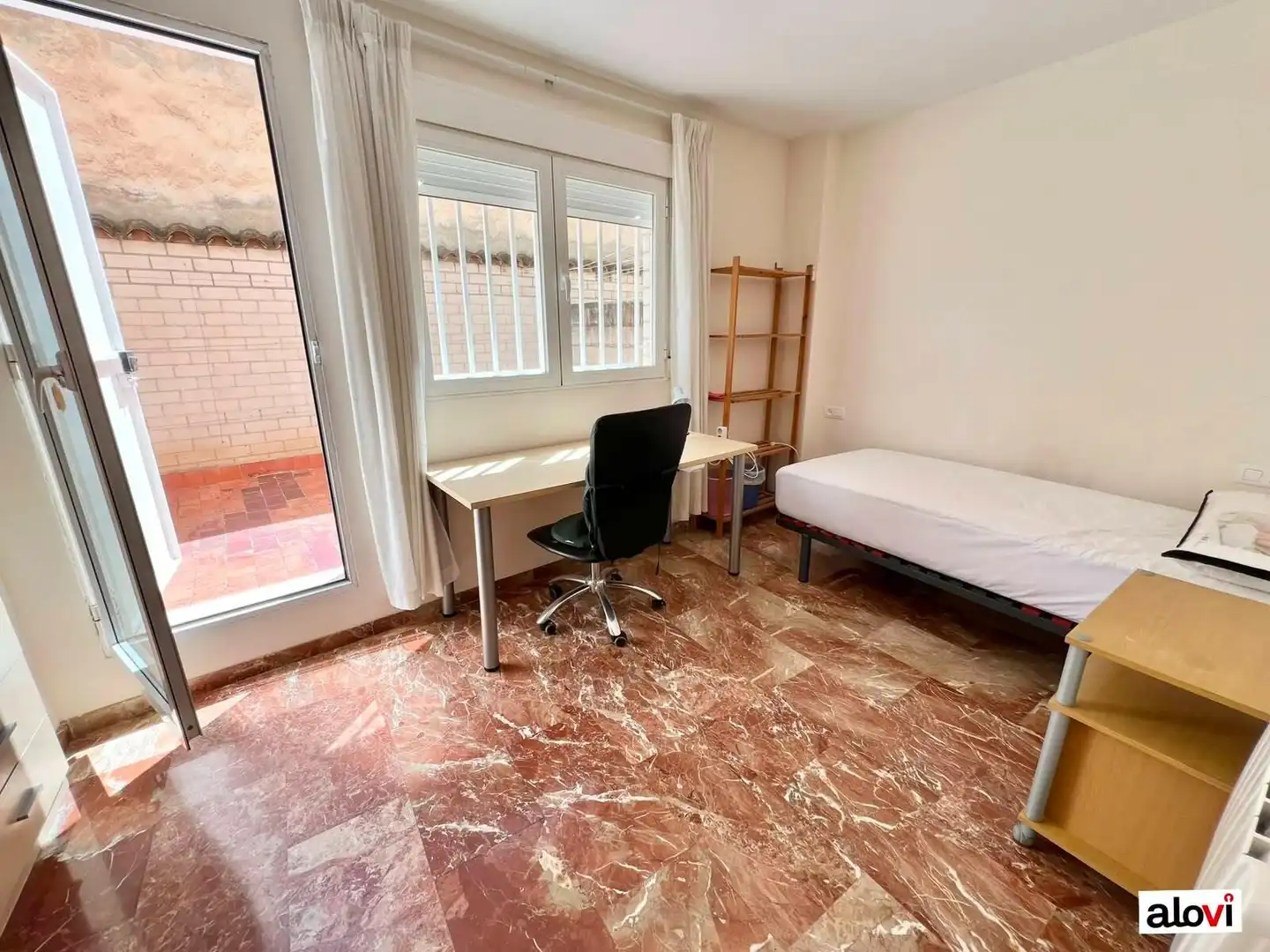 Habitación de Piso de alquiler en Granada con Aire acondicionado, Calefacción y Amueblado