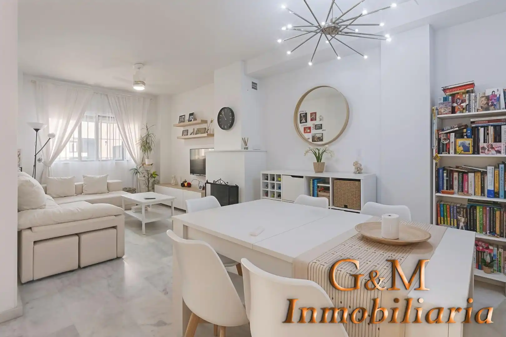 Sala de estar de Casa adosada en venta en Alhaurín de la Torre con Aire acondicionado, Terraza y Trastero