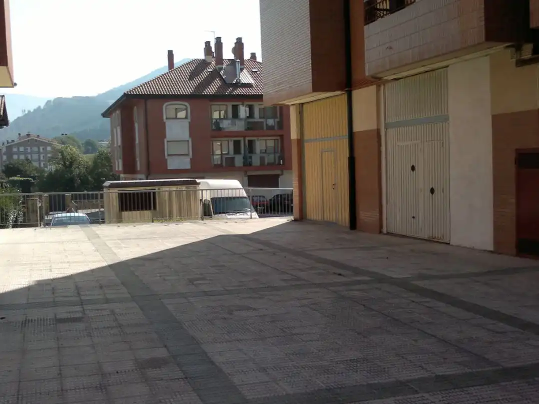 Parkplatz von Büro zur Miete in Orozko mit Heizung, Möbliert und Internet