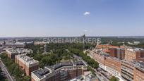 Vista exterior de Pis en venda en  Madrid Capital amb Aire condicionat, Terrassa i Piscina
