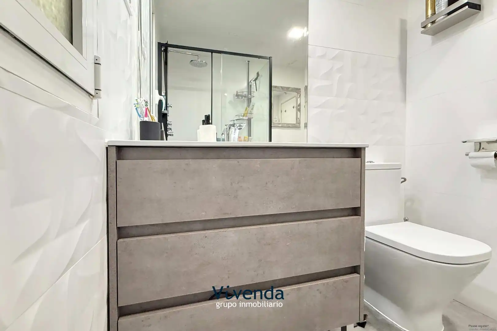 Baño de Piso en venta en Móstoles con Aire acondicionado, Calefacción y Piscina comunitaria