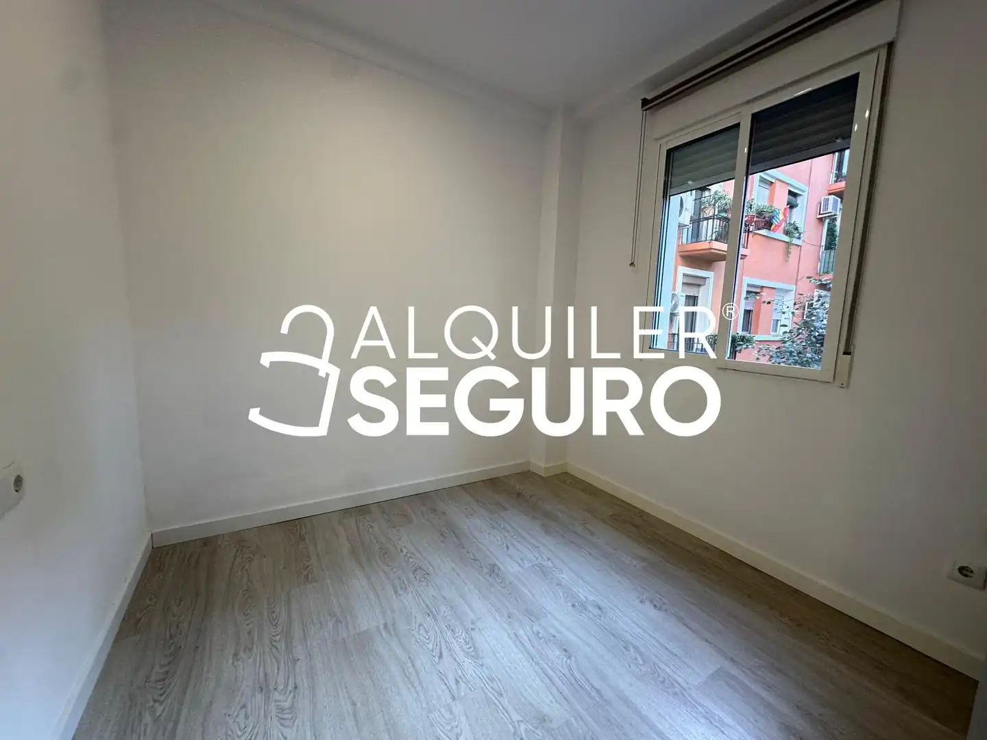 Habitación de Piso de alquiler en Valencia con Aire acondicionado y Amueblado