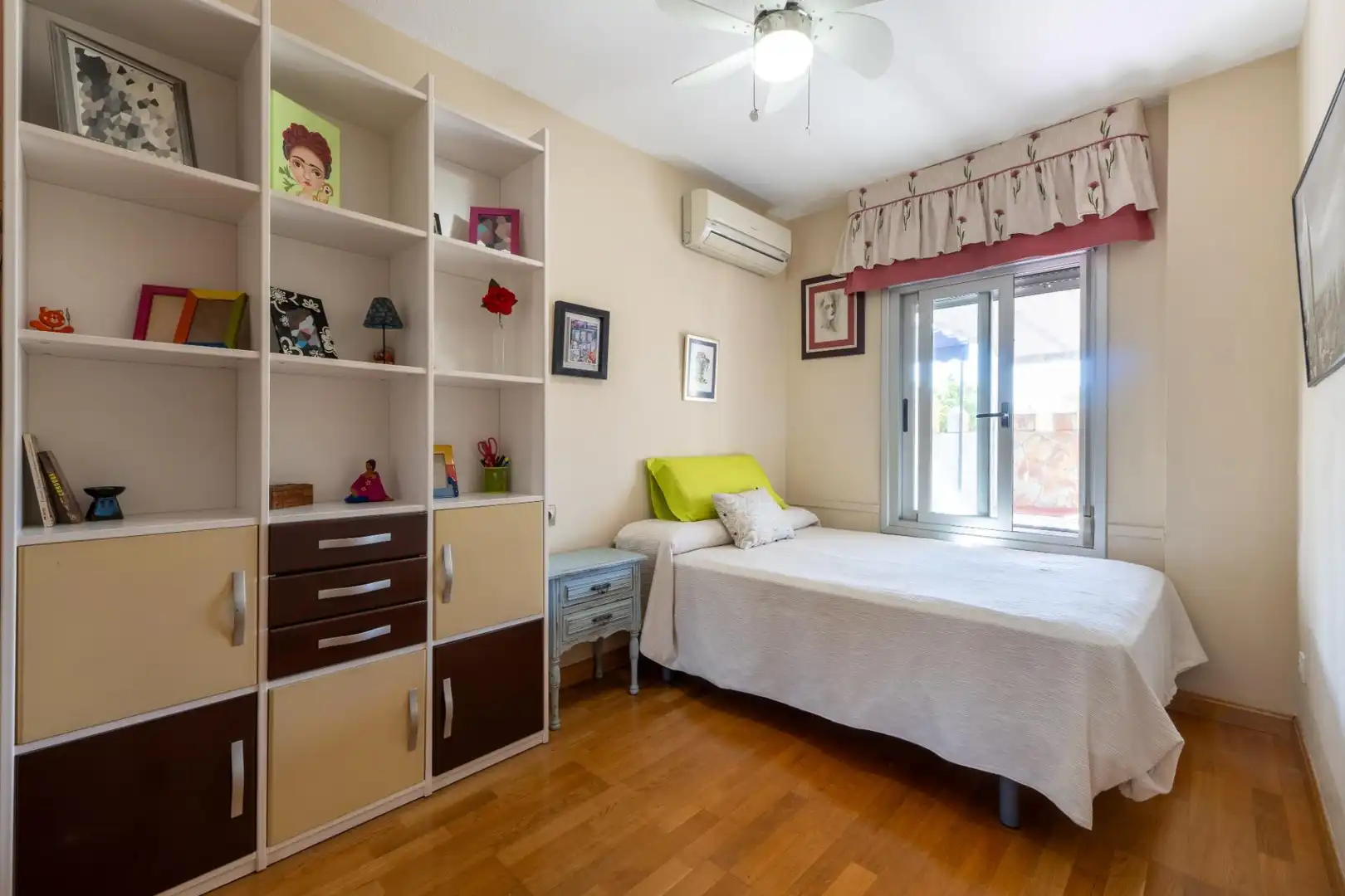 Bedroom of Detached homes for sale in Córdoba  with Air Conditioner, Heating and Storage room