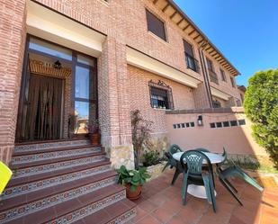 Vista exterior de Casa o xalet en venda en Arganda del Rey amb Terrassa i Balcó