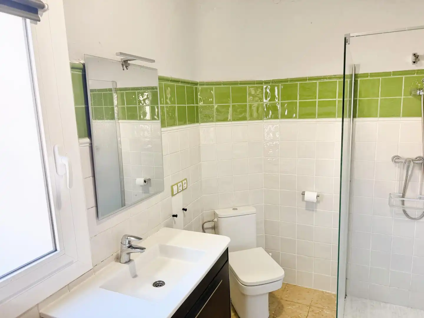 Baño de Casa adosada en venta en Guardiola de Berguedà con Calefacción, Terraza y Horno
