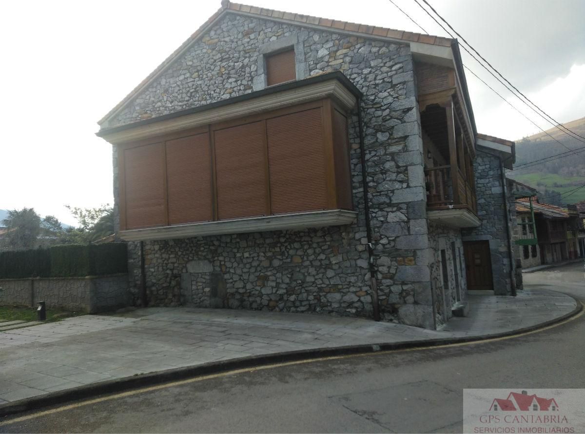 Vista exterior de Casa o xalet en venda en Ramales de la Victoria amb Calefacció, Traster i Moblat