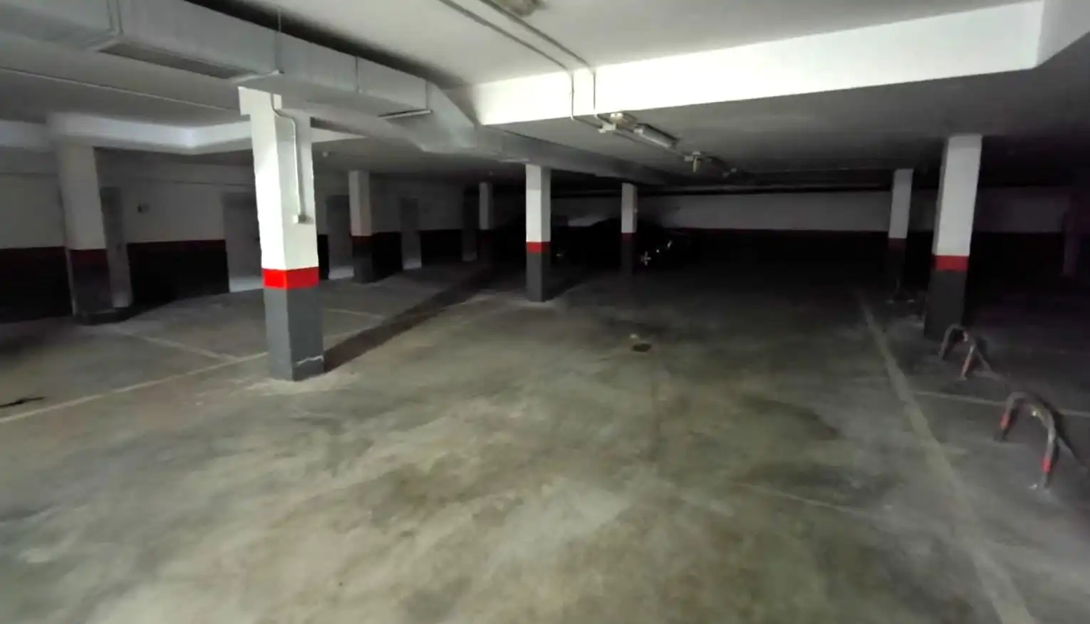 Parking de Dúplex en venta en Puebla de Lillo con Calefacción y Parquet