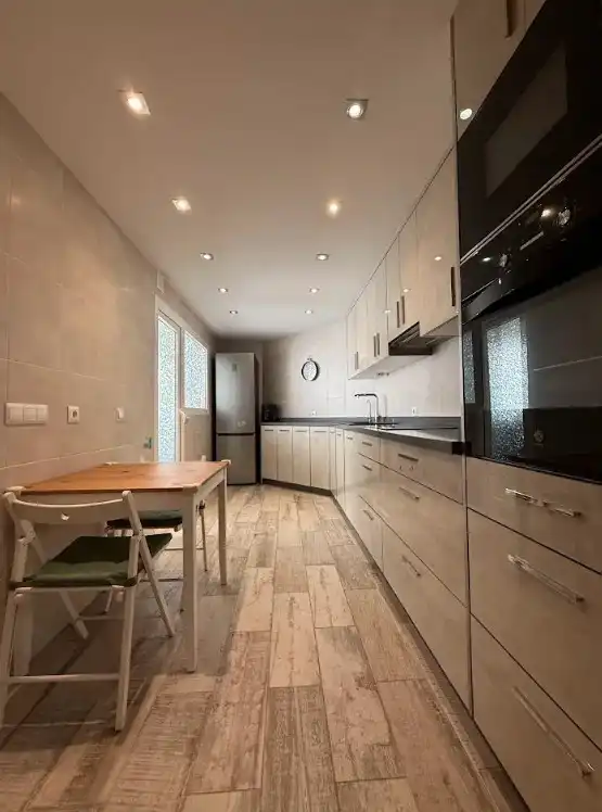 Küche von Wohnung zum Verkauf in Marbella mit Klimaanlage, Heizung und Privatgarten