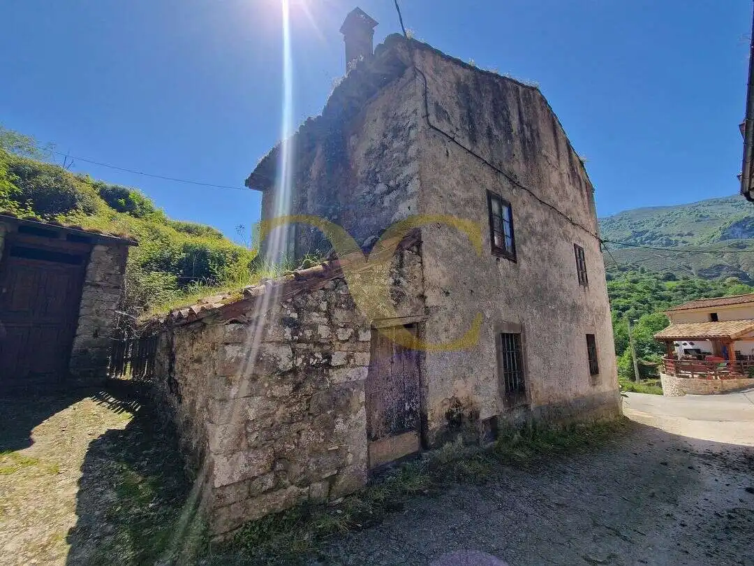 Vista exterior de Casa o xalet en venda en Llanes amb Jardí privat, Terrassa i Balcó