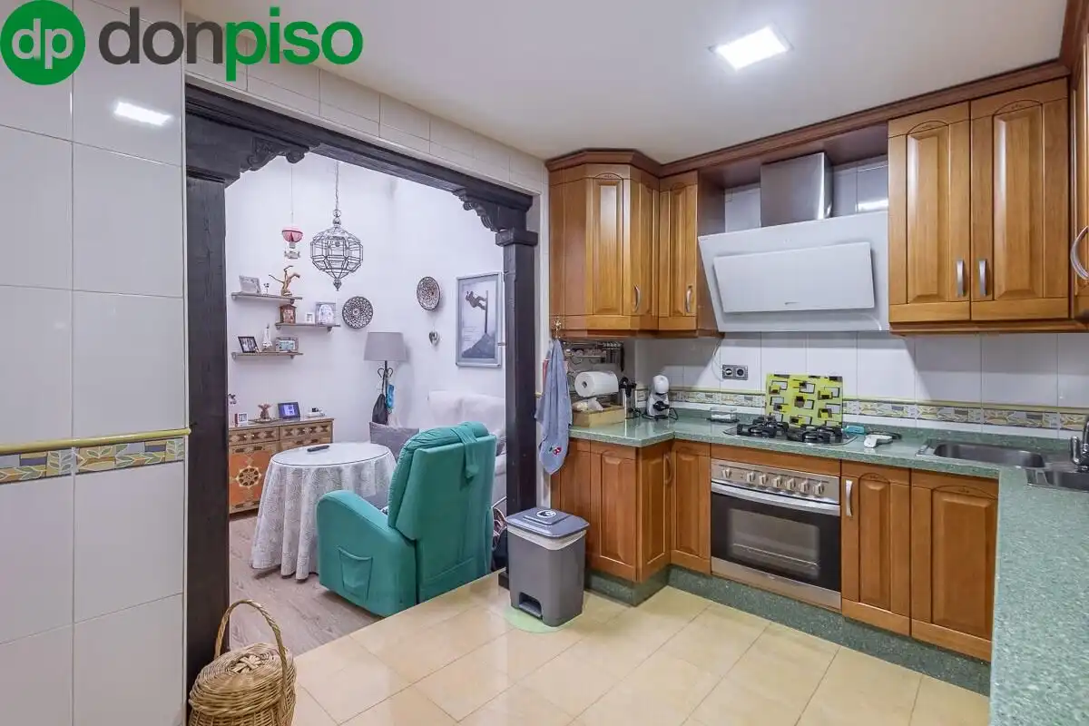 Kitchen of Houses for sale in Granada  with Air Conditioner, Heating and Terrace