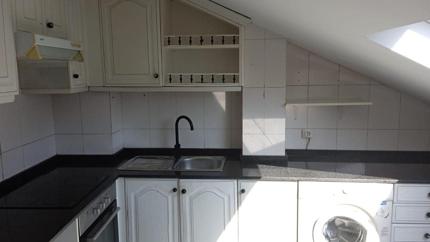 Kitchen of Flat to rent in Santiago de Compostela 