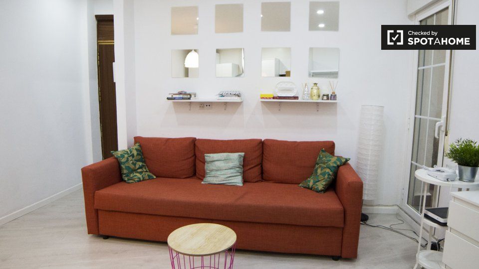 Living room of Flat to rent in  Madrid Capital  with Air Conditioner, Heating and Furnished