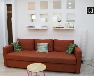 Living room of Flat to rent in  Madrid Capital  with Air Conditioner, Heating and Furnished