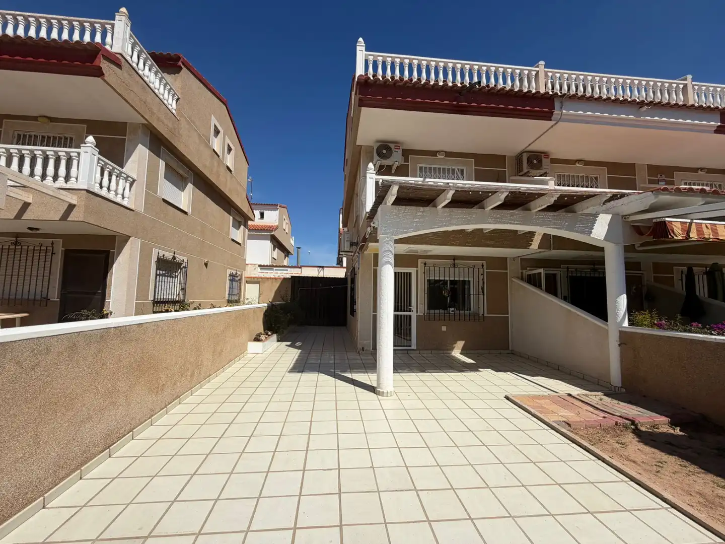 Vista exterior de Casa adosada en venta en Pilar de la Horadada