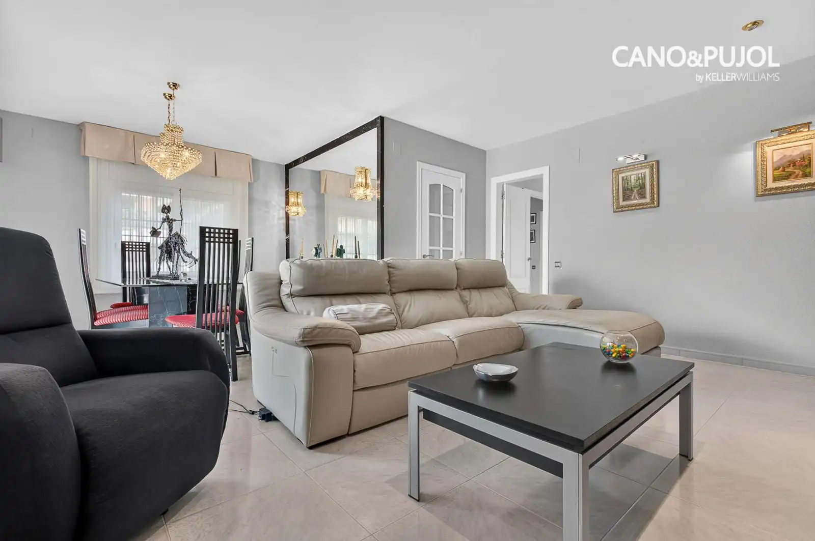 Living room of Houses for sale in Ca n'Oriol