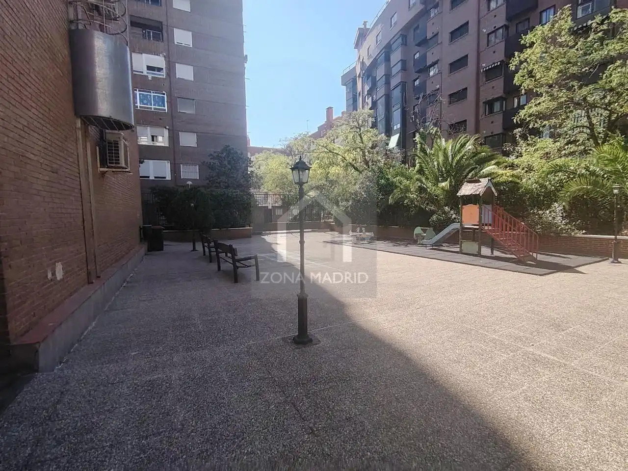 Vista exterior de Piso en venta en Madrid con Terraza