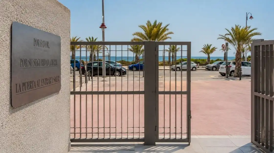 Parking de Apartamento en venta en Elche / Elx con Aire acondicionado, Jardín privado y Terraza