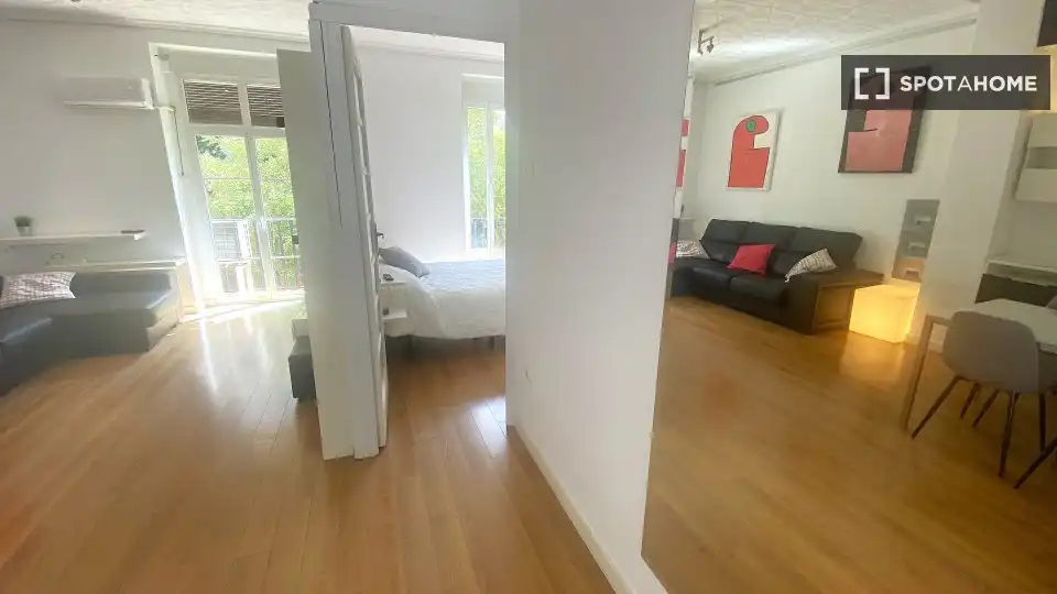 Flat with terrace to rent in Extramurs, imagen 2