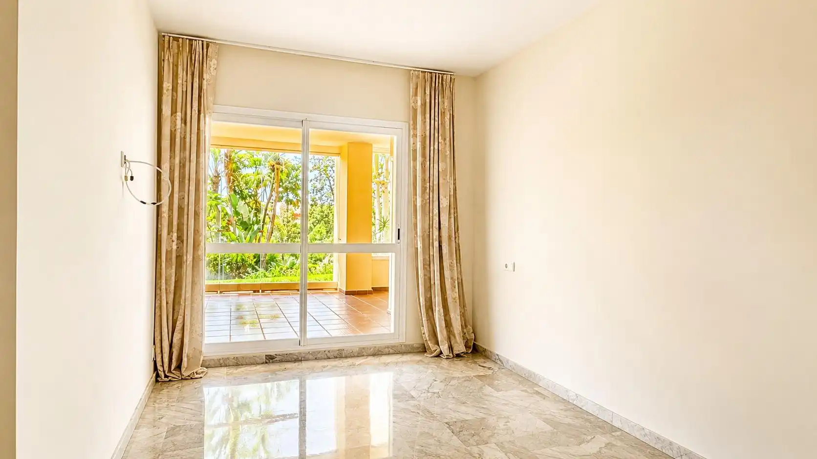 Apartamento de alquiler en Marbella con Aire acondicionado, Terraza y Piscina comunitaria