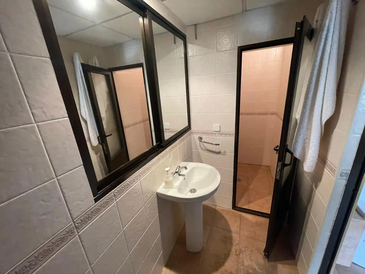 Bathroom of Houses for sale in Trujillo  with Air Conditioner, Heating and Storage room