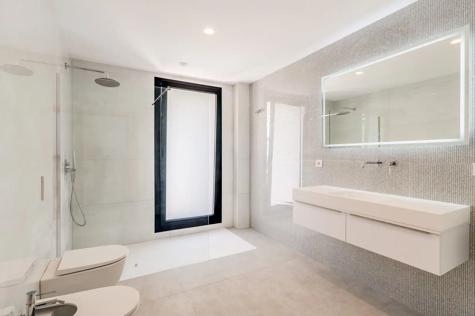 Badezimmer von Haus oder Chalet zum Verkauf in Moraira mit Klimaanlage, Privatgarten und Terrasse