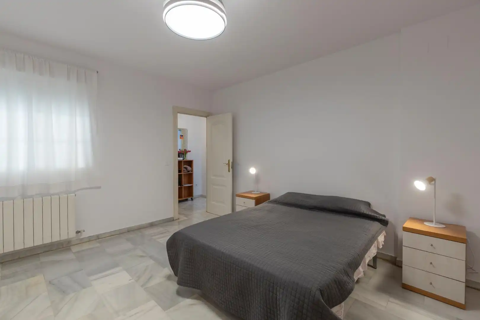 Bedroom of Flat for sale in Granada  with Air Conditioner, Heating and Terrace