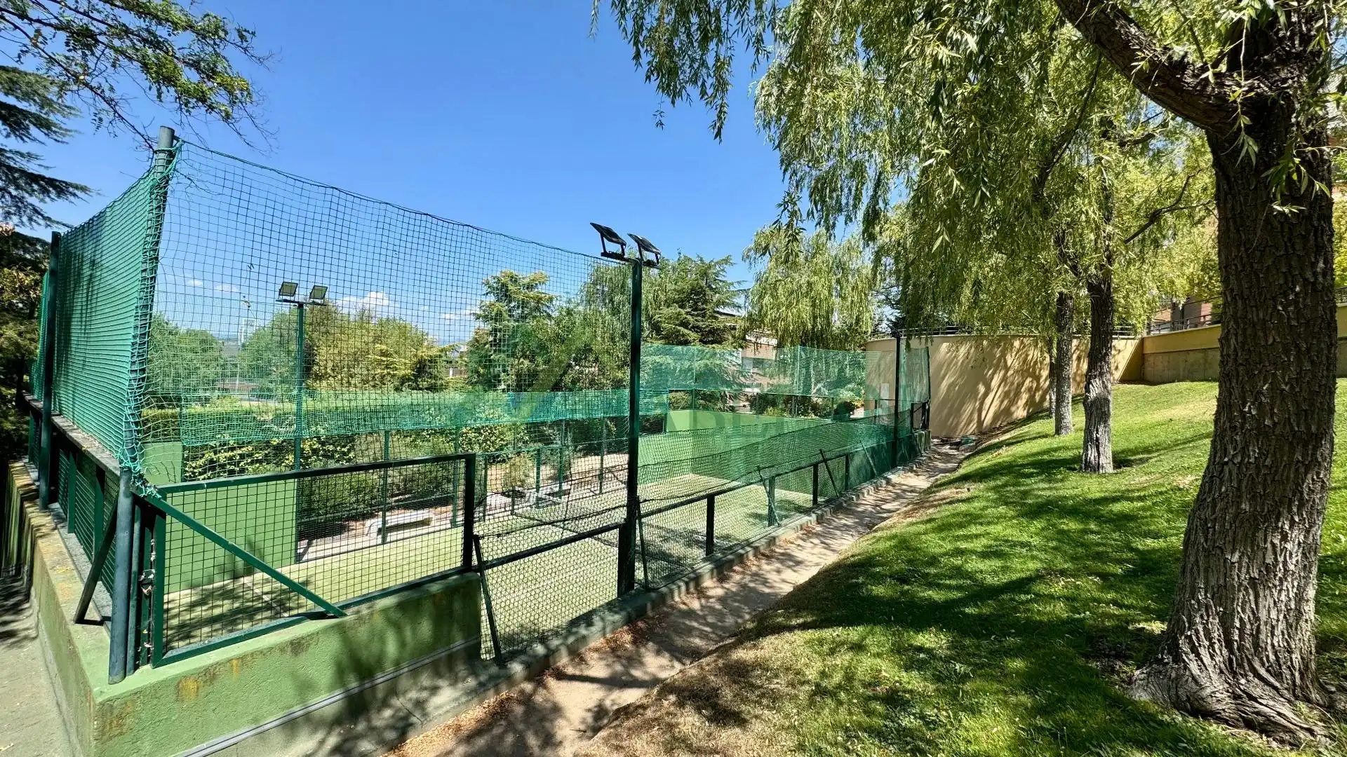 Jardín de Piso de alquiler en Las Rozas de Madrid con Calefacción, Parquet y Piscina comunitaria