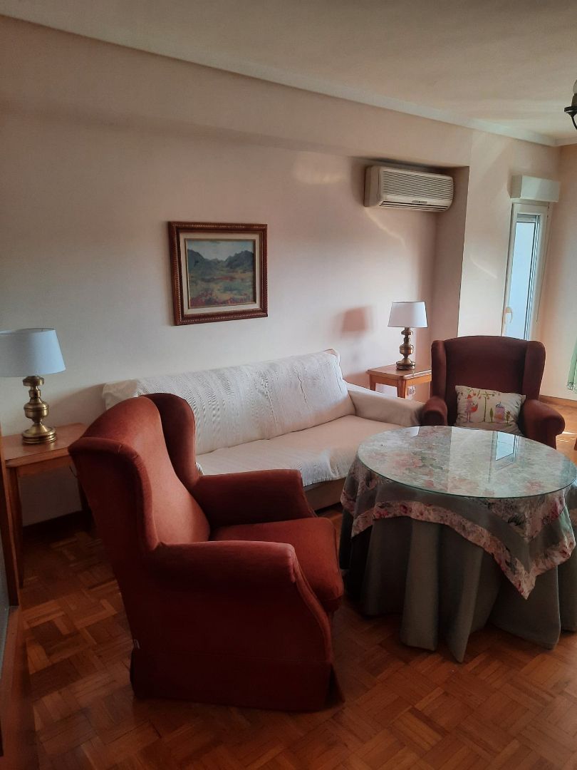 Sala d'estar de Pis de lloguer en  Zaragoza Capital amb Calefacció, Moblat i Forn