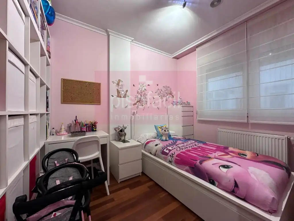 Bedroom of Flat for sale in Lugo