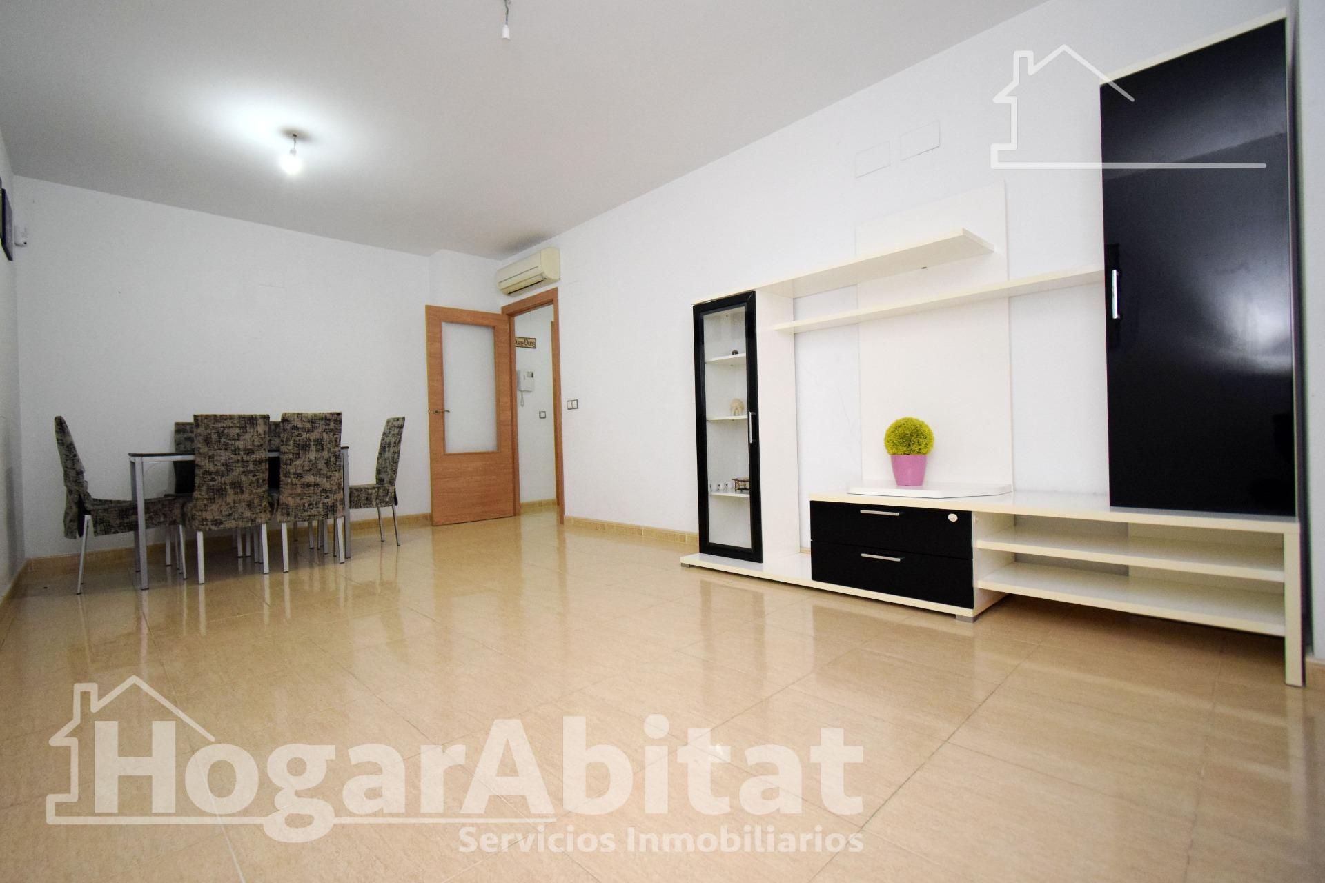 Living room of Flat for sale in Paterna  with Air Conditioner, Terrace and Storage room