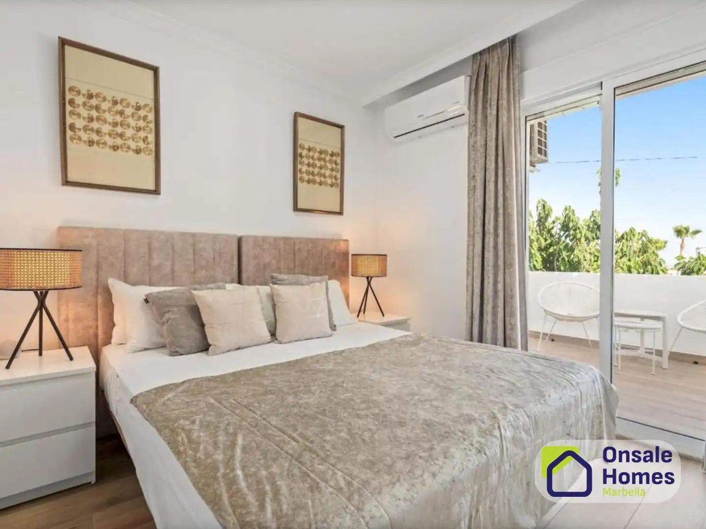 Dormitori de Casa o xalet en venda en Marbella amb Aire condicionat, Jardí privat i Terrassa