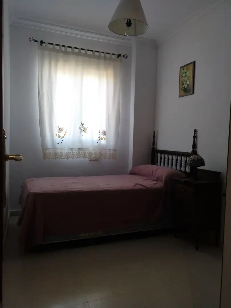 Habitación de Piso en venta en Cortegana con Horno, Microondas y Balcón