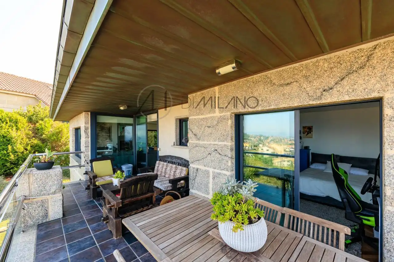 Terraza de Casa o chalet en venta en Nigrán con Calefacción, Jardín privado y Parquet