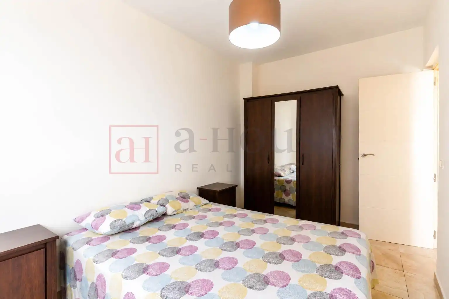 Habitación de Planta baja en venta en Madrid con Calefacción y Terraza