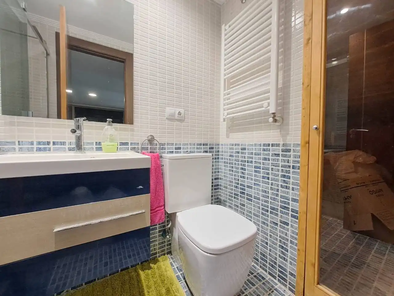 Baño de Casa adosada en venta en Castrillo del Val con Calefacción, Jardín privado y Parquet