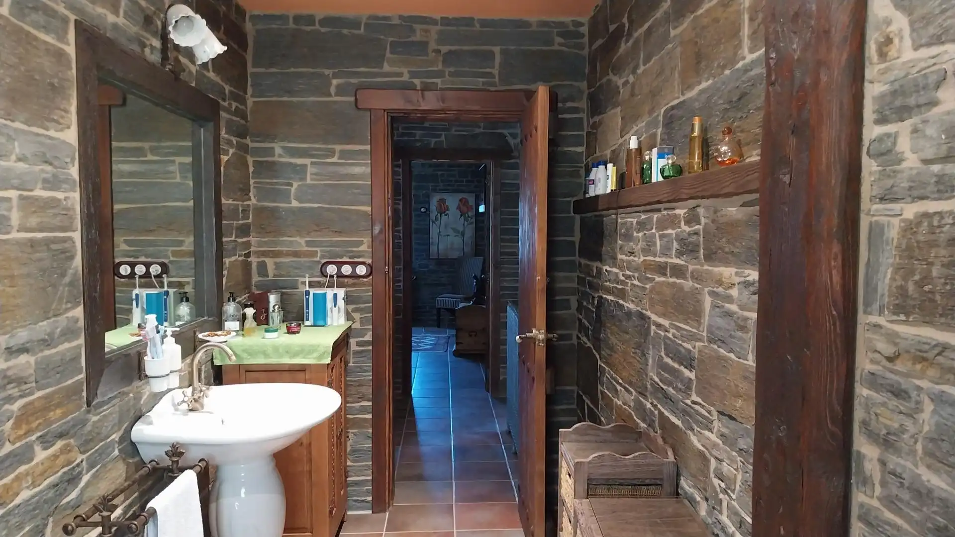 Bathroom of Houses for sale in Laza  with Private garden, Terrace and Furnished