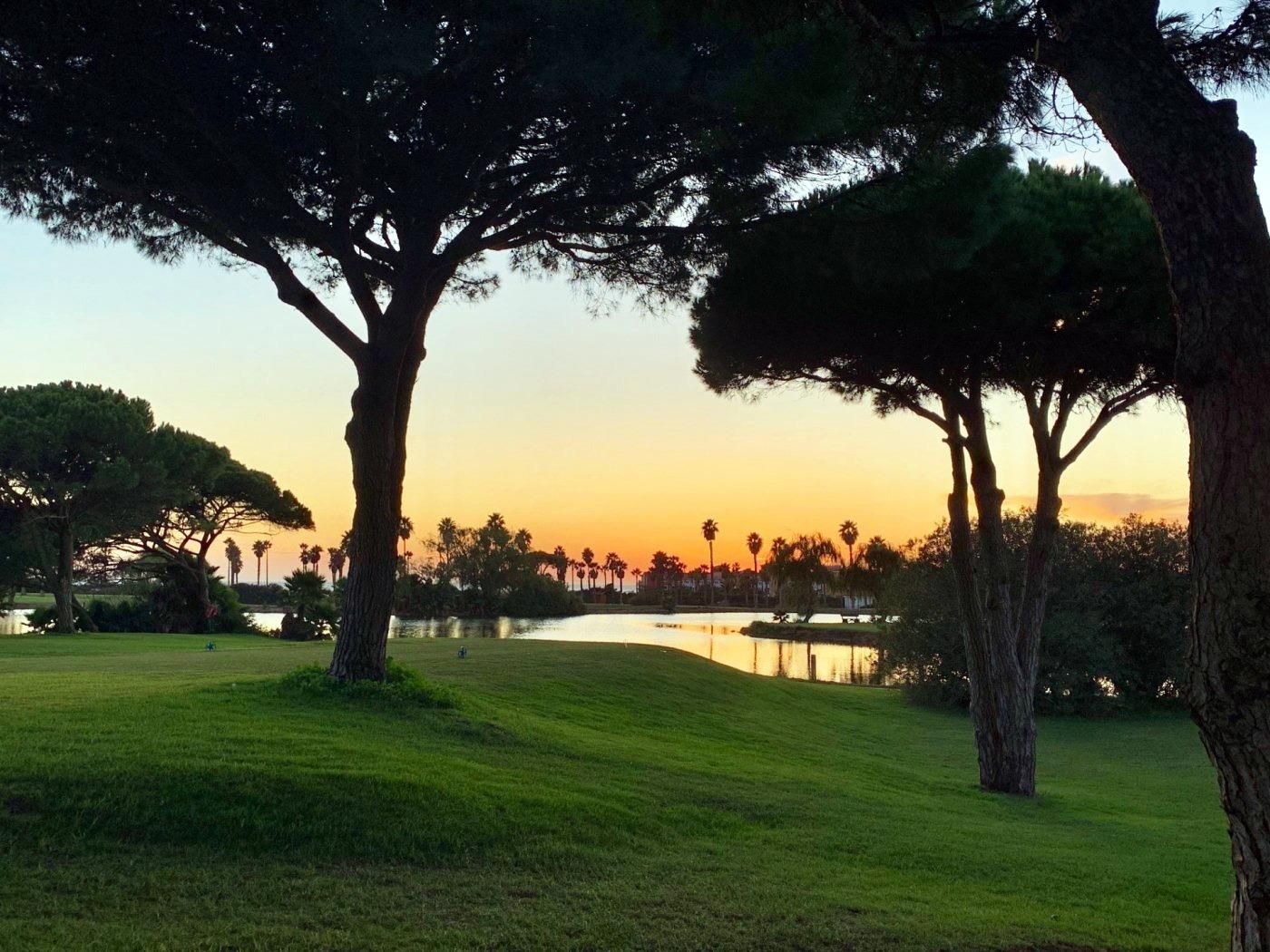 Vista exterior de Apartament en venda en Chiclana de la Frontera amb Aire condicionat, Jardí privat i Terrassa