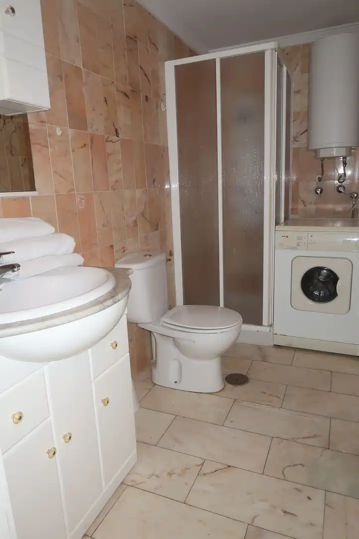 Baño de Apartamento de alquiler en Almuñécar con Terraza, Amueblado y Lavadora
