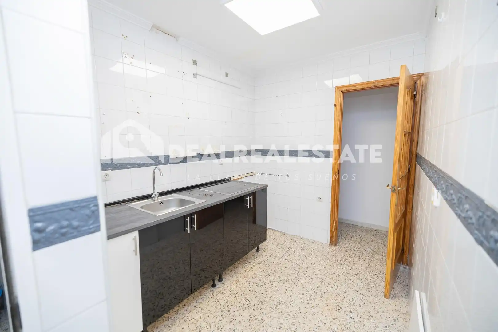 Cuina de Pis en venda en La Rinconada amb Aire condicionat, Terrassa i Balcó